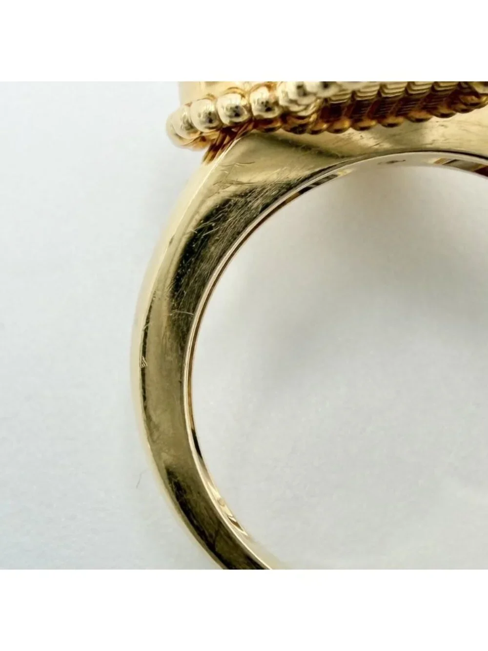 Van Cleef & Arpels Ring Vintage Alhambra 46 Gold Mother of Pearl